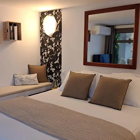 Le Patio De Ninou Bed & Breakfast *
